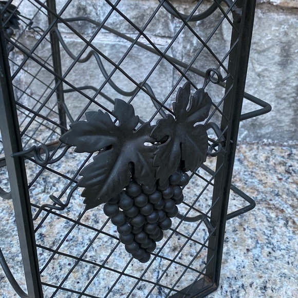Wrought iron wine bottles holder with relief Grapes - Picture 5 of 13